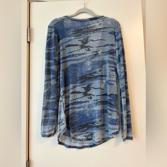 Z Supply Camo Blue Long sleeve pocket tee size large - Picture 7 of 8